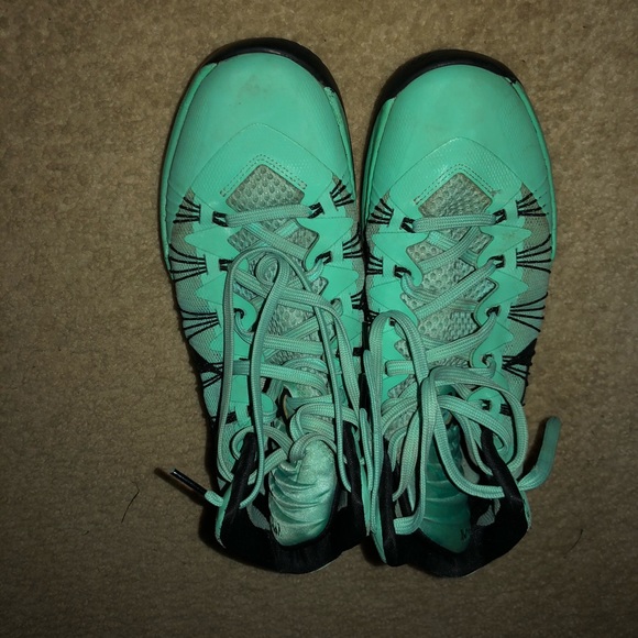Nike Hyperdunks - Picture 2 of 5
